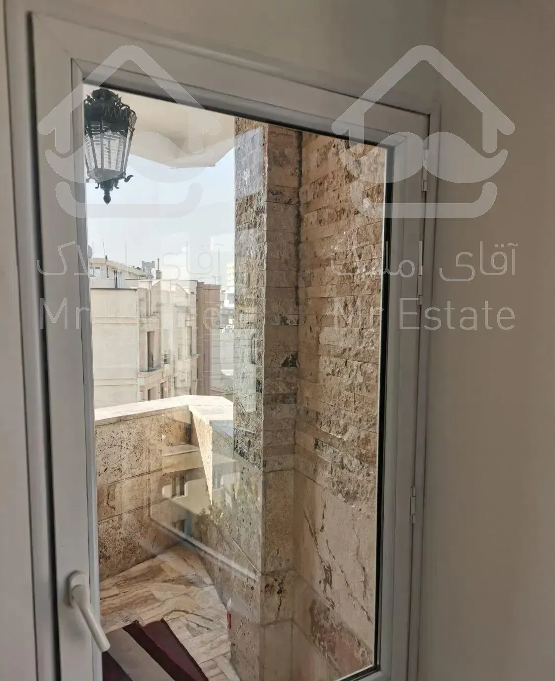 ۱۳۰ متر آپارتمان فروش در اندرزگو غرق نور