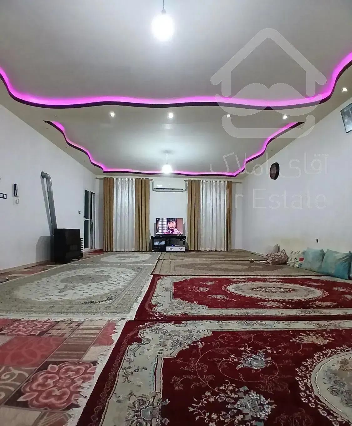 آپارتمان طبقه اول ۱۳۰متری/پارکینگ اختصاصی/تک واحده