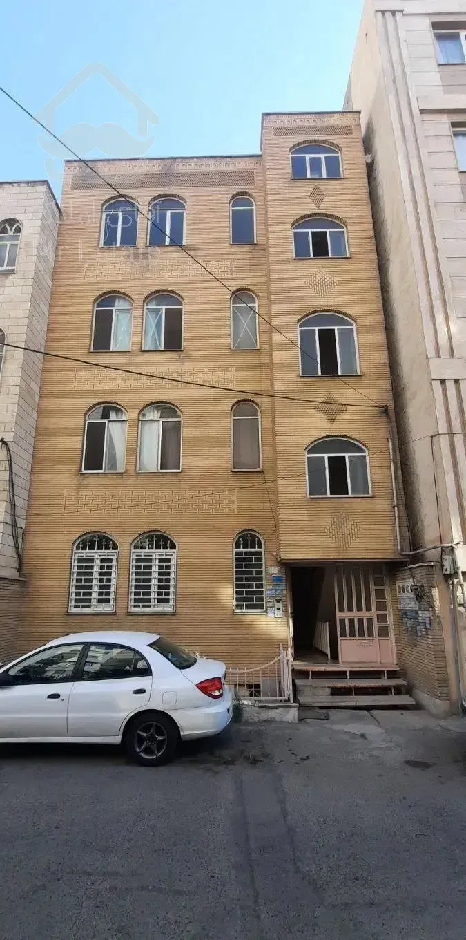 آپارتمان مسکونی(شبیه ویلای)طبقه همکف