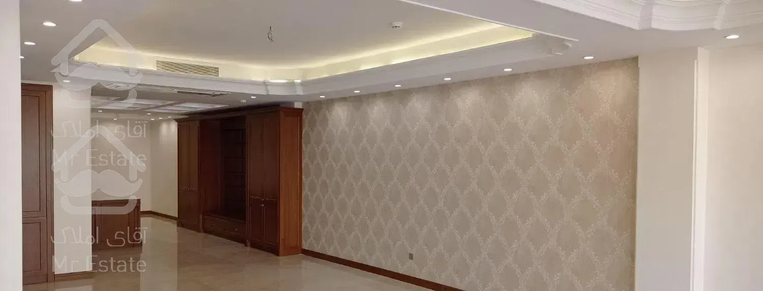 حکمت ۲۰۰ متر برند ۳ خواب ۲پارکینگ تخلیه