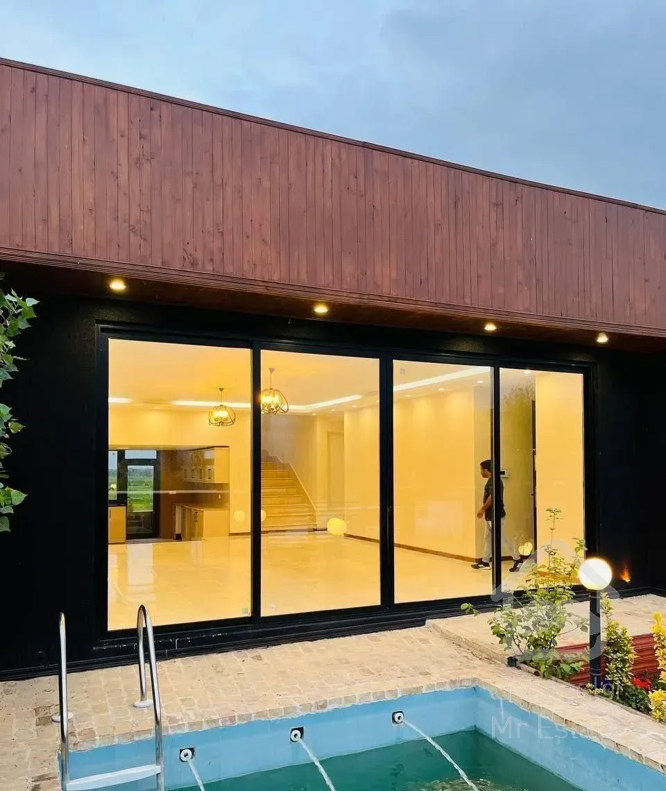 فروش همکف مدرن نشین ۲۵۰متری استخردار سنددار