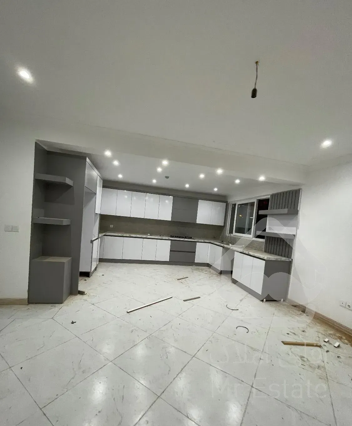 فروش واحد نوساز ۱۳۳ متری طبقه ۳ رادیو دریا