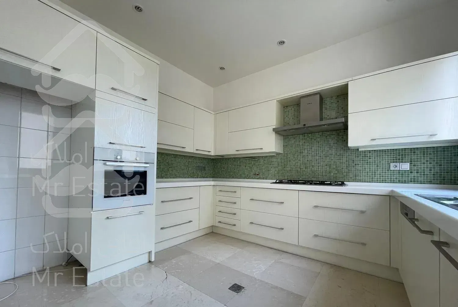 کامرانیه شمالی ۲۲۰ متر ۳ خواب شیک تراس بزرگ