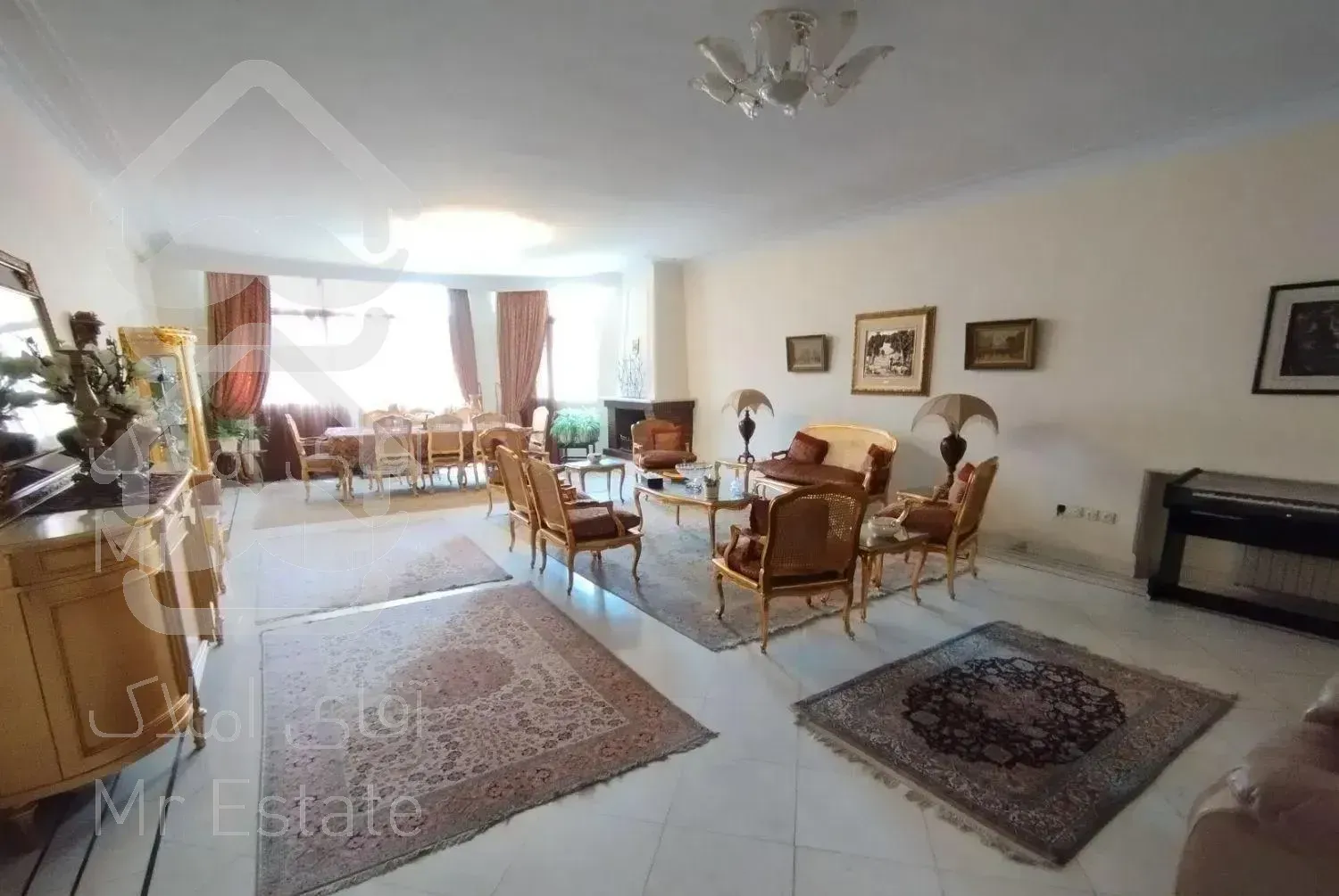 ونک ۲۰۰ متر روبه آفتاب/ ۳ خوابه (۱۰۰ متر قدرالسهم)