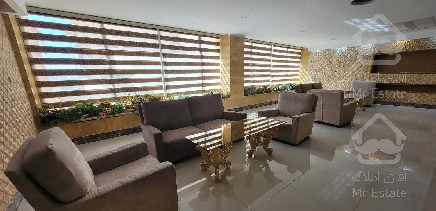 150 متر بالای برج روبروی دریاچه تخلیه‌