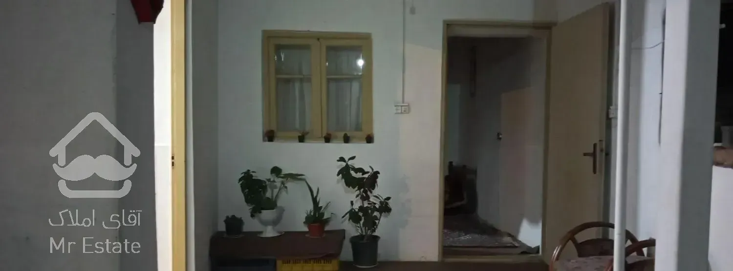 سوویت با چشم انداز زیبا رو به پارک و رودخانه