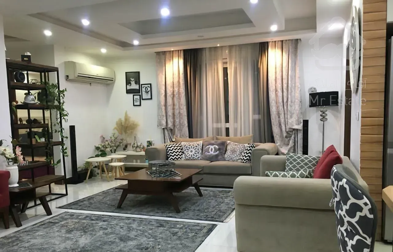 تک واحده 104متری*نزدیک به اصلی*پلان مربع