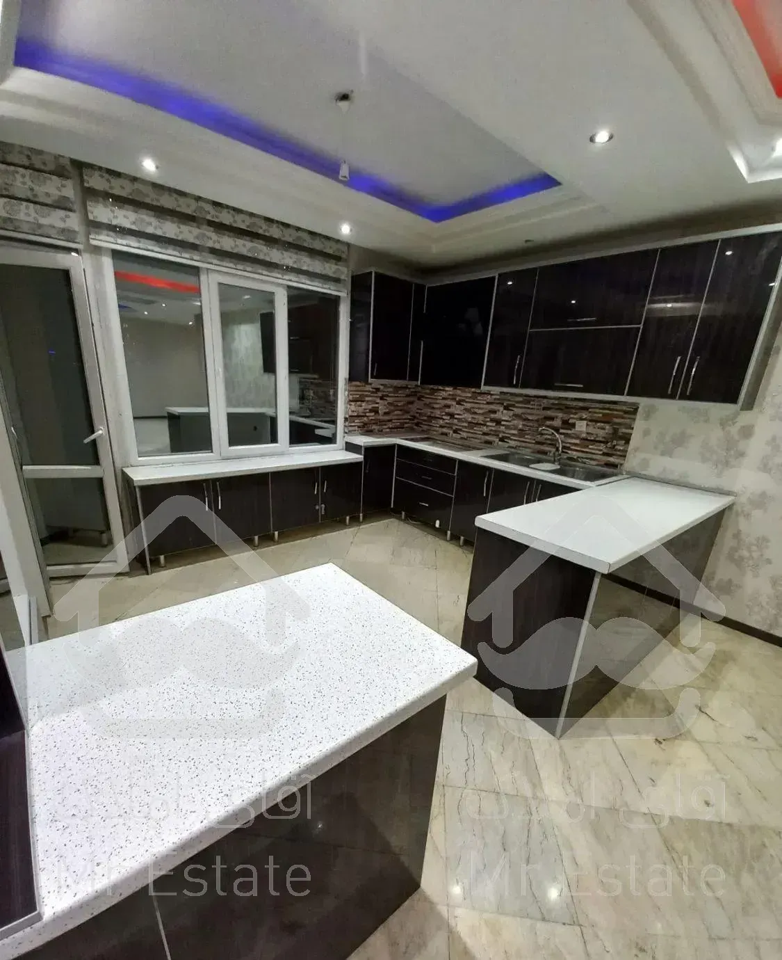 ۹۲ متر ، ۲ خواب / رو به آفتاب