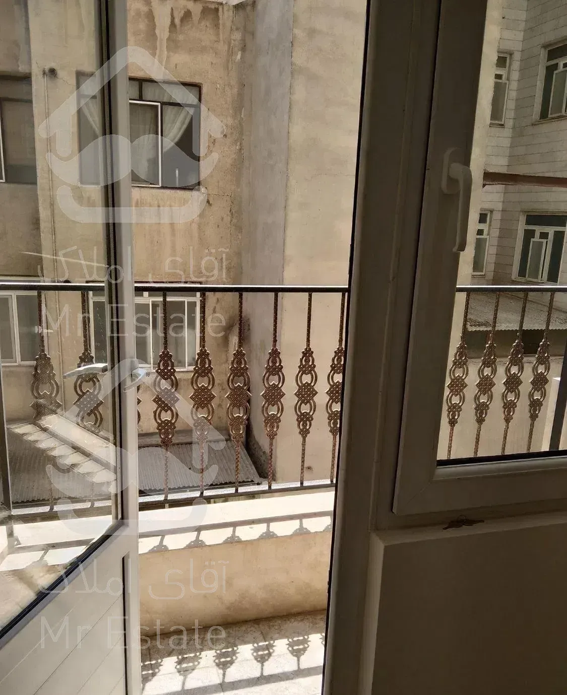 نوساز ۱۴۲ متری ۳ خوابه فلکه اول