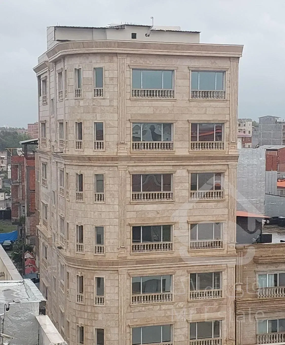 فروش آپارتمان برند/ مرکز شهر/فاصله ساحل ۱۵۰ متر