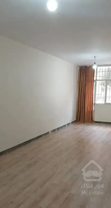 72 متر      /     پارکینگ ماشین