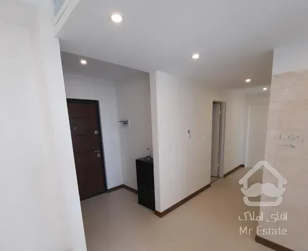 واحد ۹۱ متری طبقه ۱۳ دریاچه چیتگر