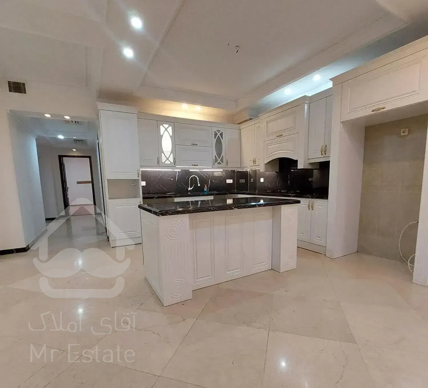 230متر 3خواب با مستر 2پارکینگ تاپ لوکیشن