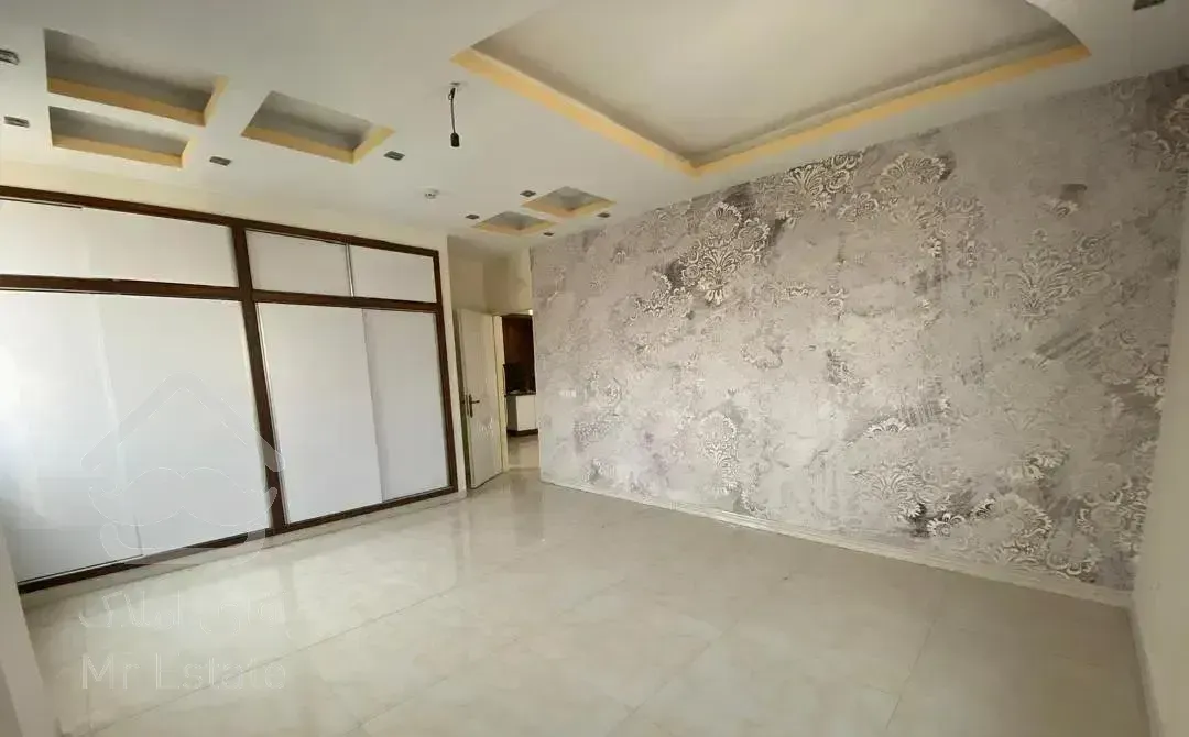 107 متر  کمالی شرقی     سرتاسر پنجره      ویودار