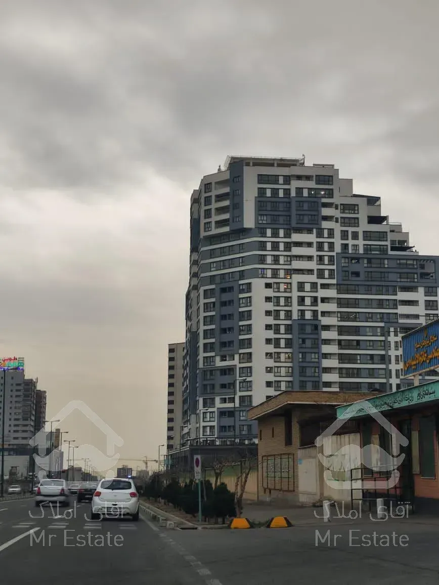 اپارتمان ۱۳۰ متری سه خوابه