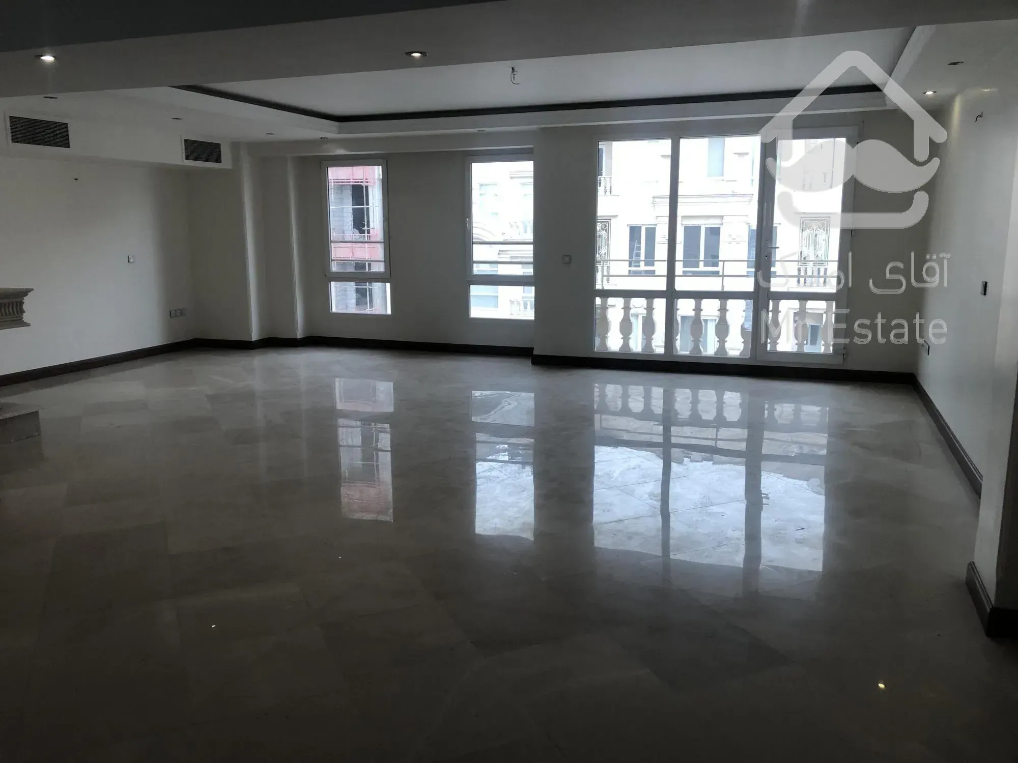 رهن و اجاره آپارتمان ۲۲۰ متری ۴ خوابه نیاوران