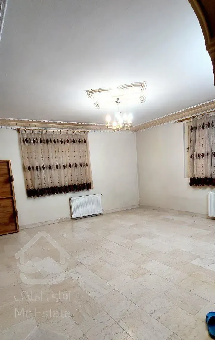 آپارتمان تک واحدی در مینا . طبقه اول . دو خواب