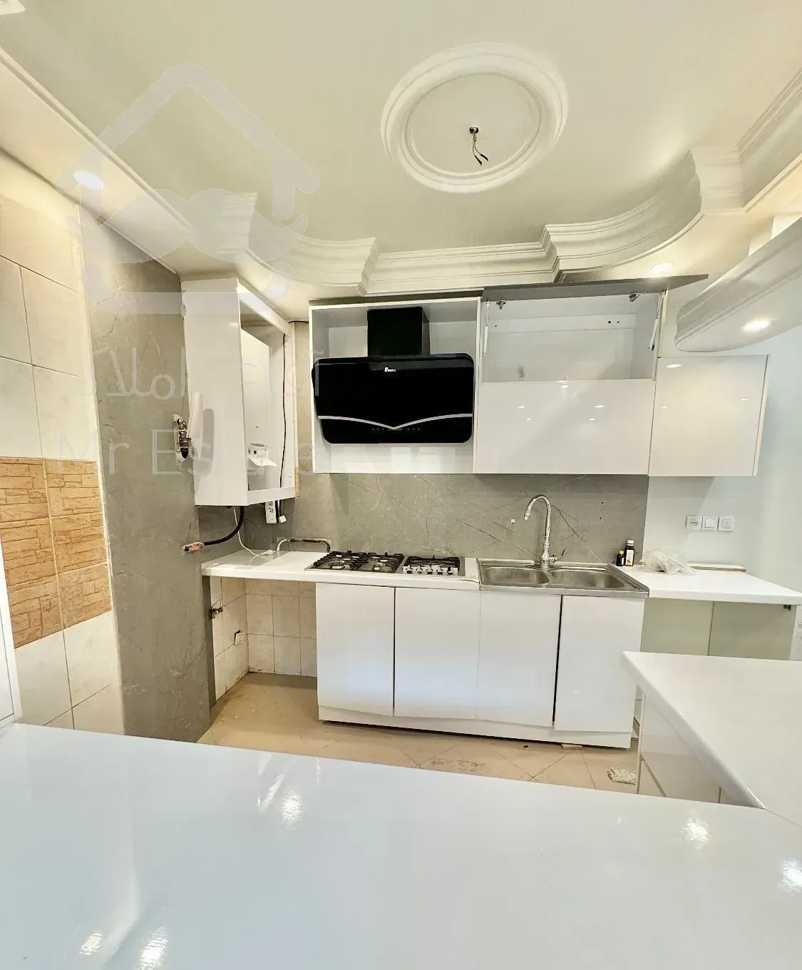 ۹۲ متر دو‌خوابه نزدیک مترو میدان ولیعصر