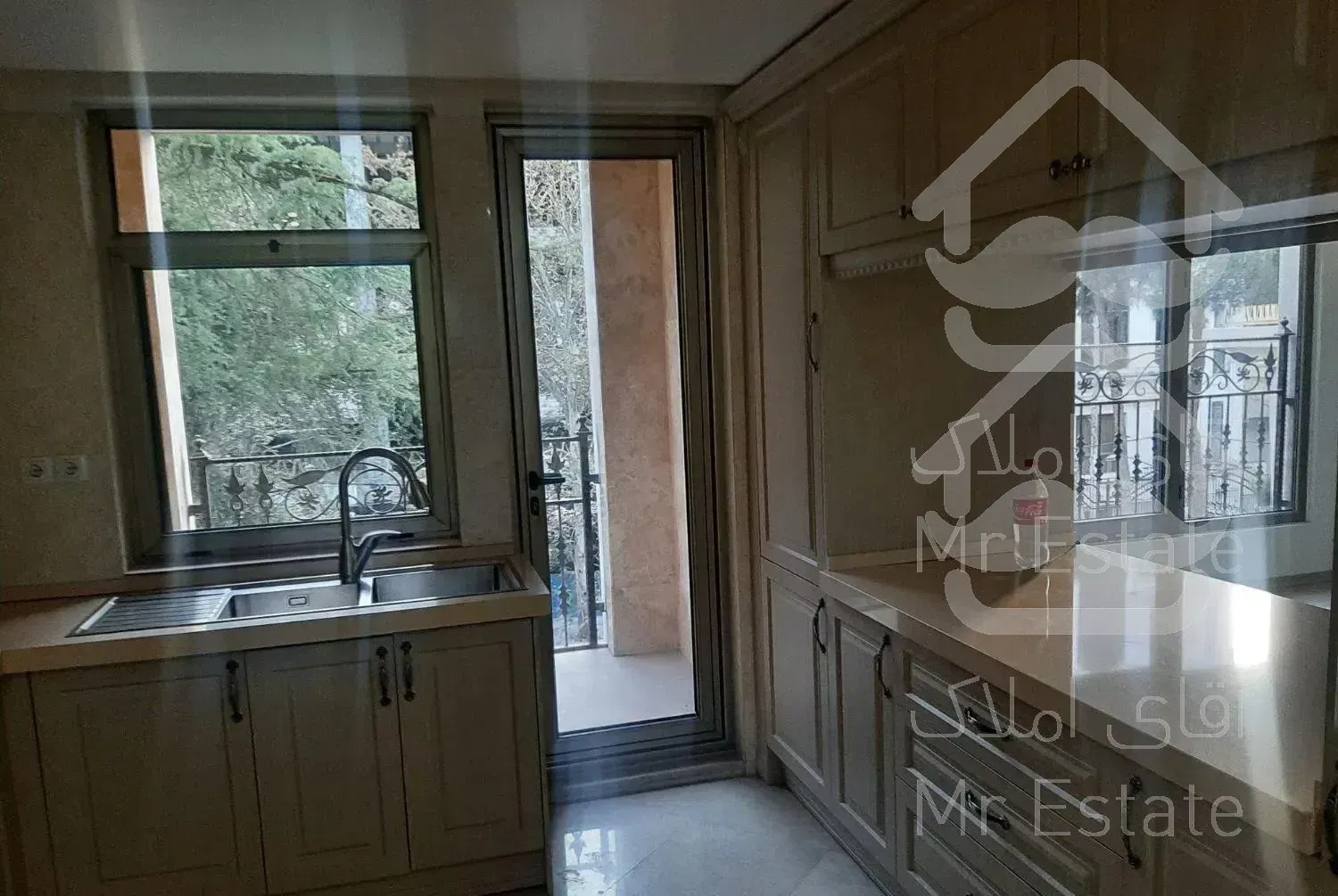 پاسداران دروس ۱۷۰ متر برج باغ