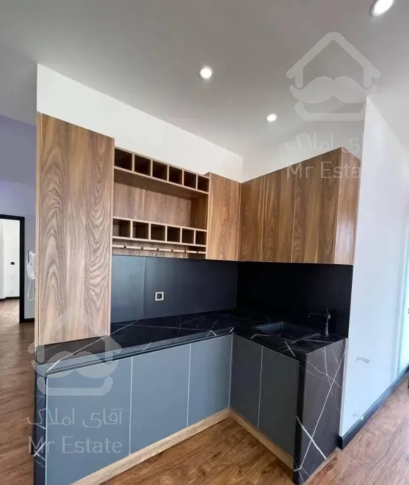 مدرن و  سند تک برگ در چمستان