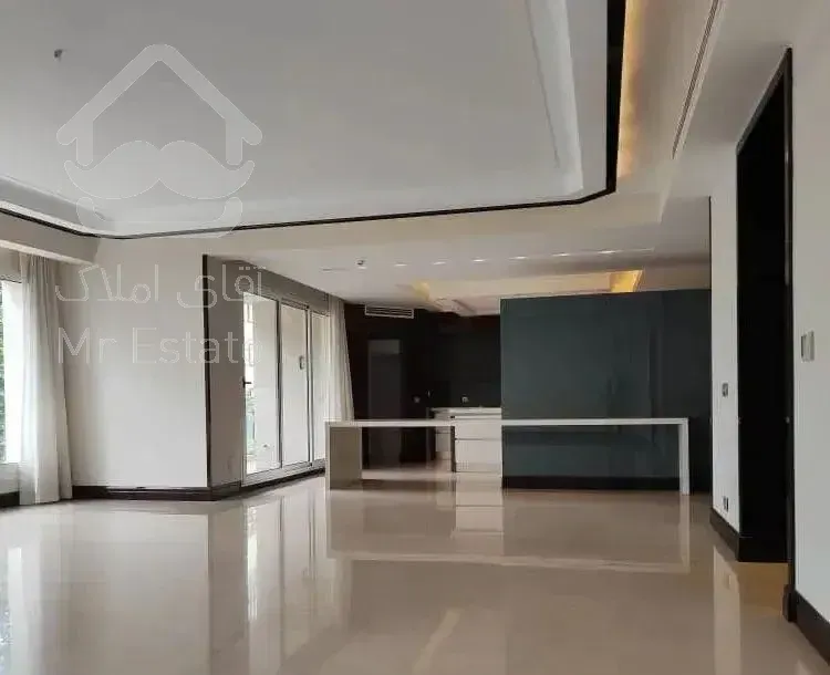 نیاوران 205 متر**تک واحدی** نور و لوکیشن استثنایی