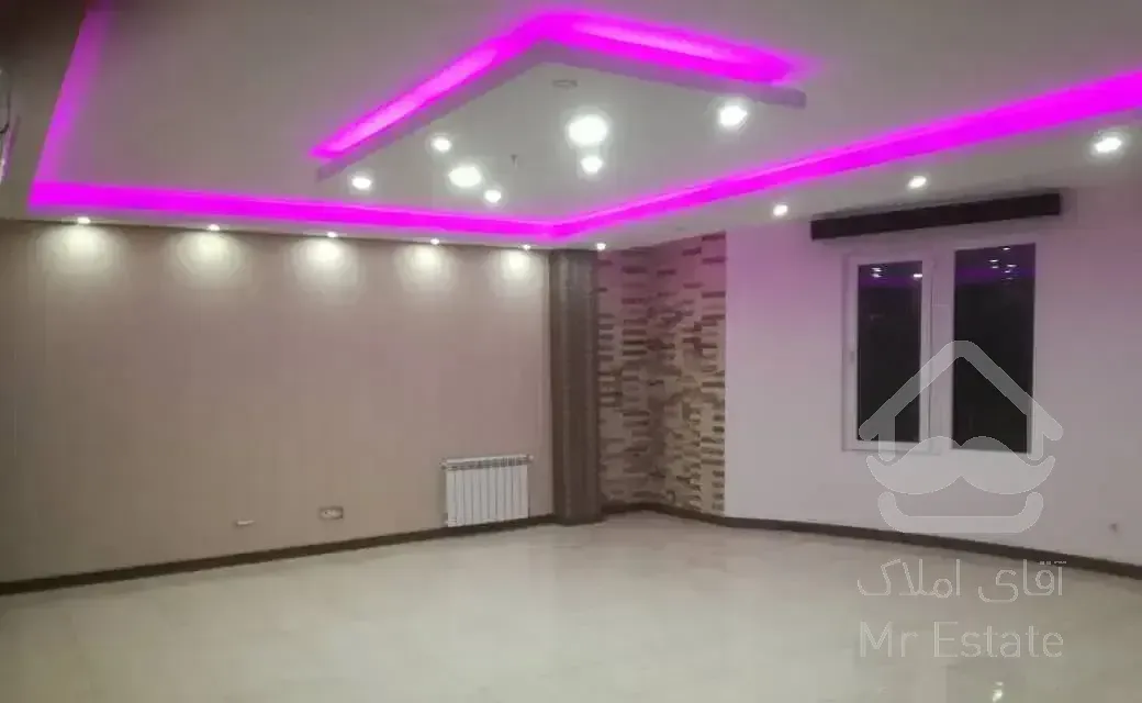 خ بخشی واحد۱۳۰متری سه خوابه شیک وتمیز