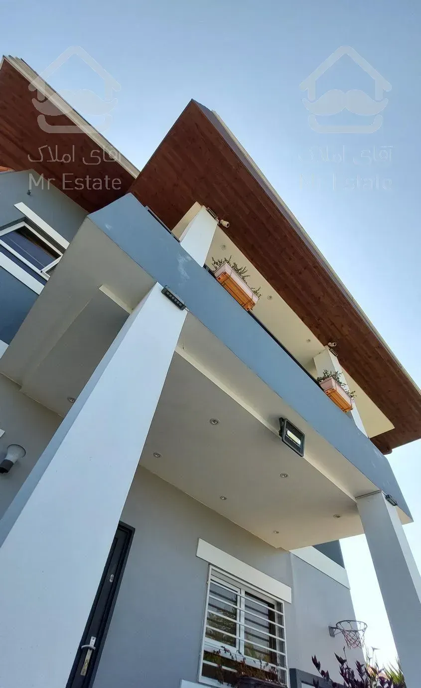 متل قو 290 متر زمین 3نبش 271 متر دوبلکس 3 خواب.