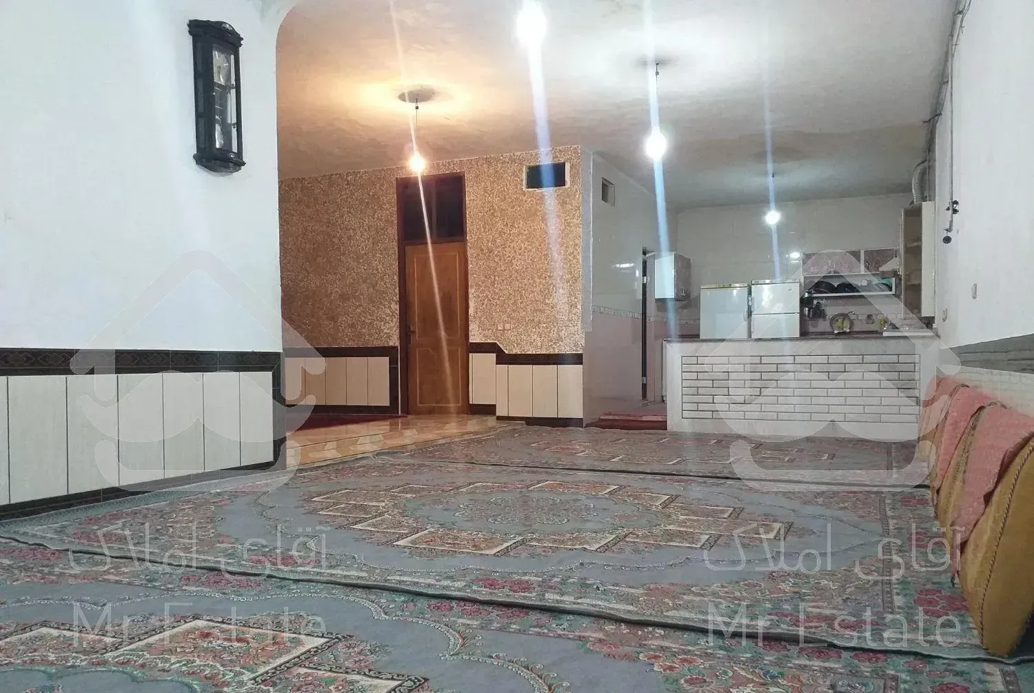 خانه ویلایی مرکز شهر خرم اباد همراه (*با پارکینگ)