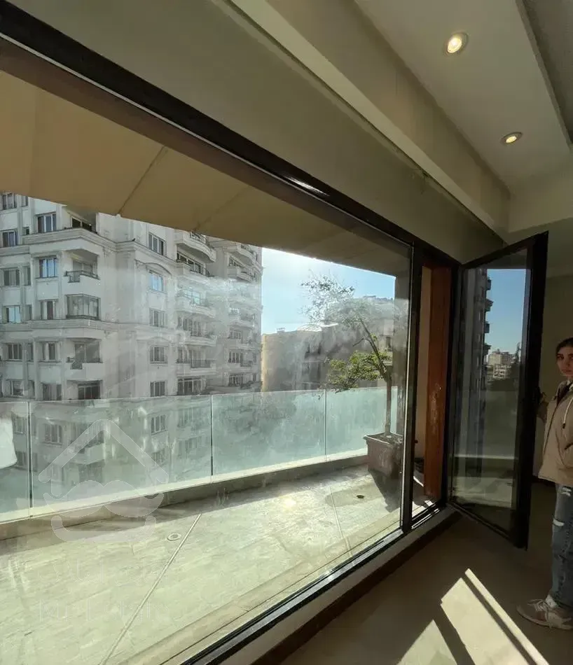 قیطریه ۲۱۰متر مدرن و‌نعو کلاسیک نوساز ویو دار