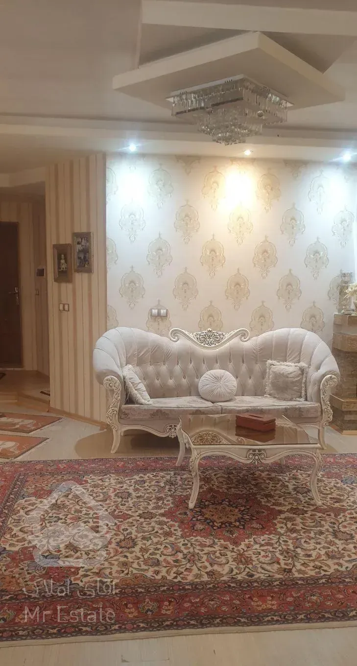 شهرک نادری پیلوت با سه و نیم طبقه مسکونی