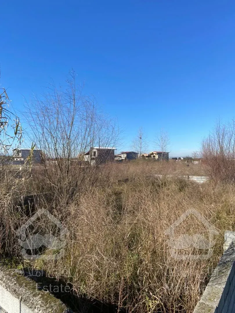 زمین کاملا"غیربومی ومحصور