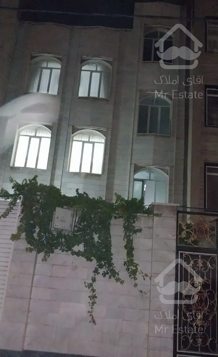 آپارتمان ۶۵متری ۳طبقه تک واحدی تمیز