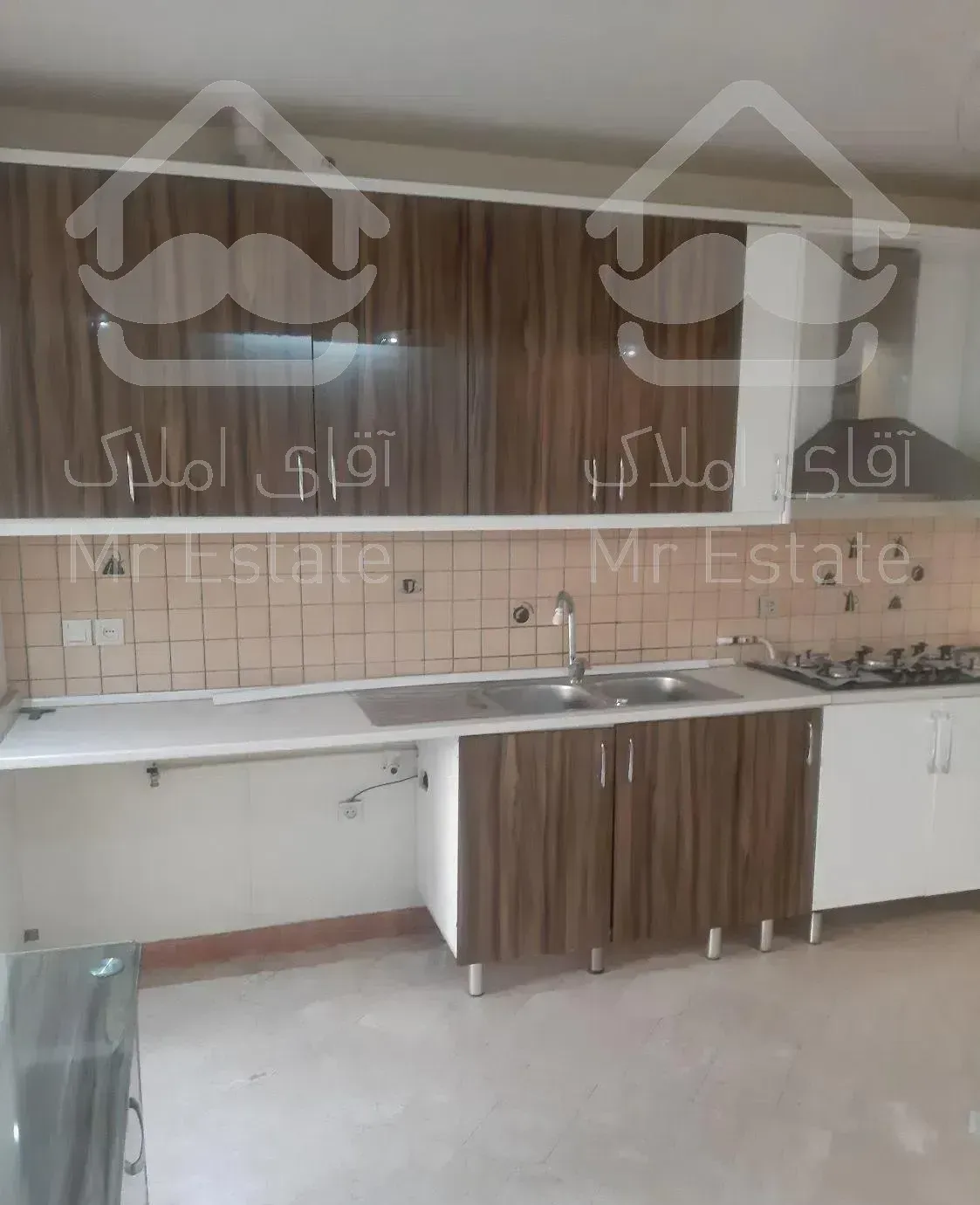 ۱۲۸ سه خواب روبرو باغ