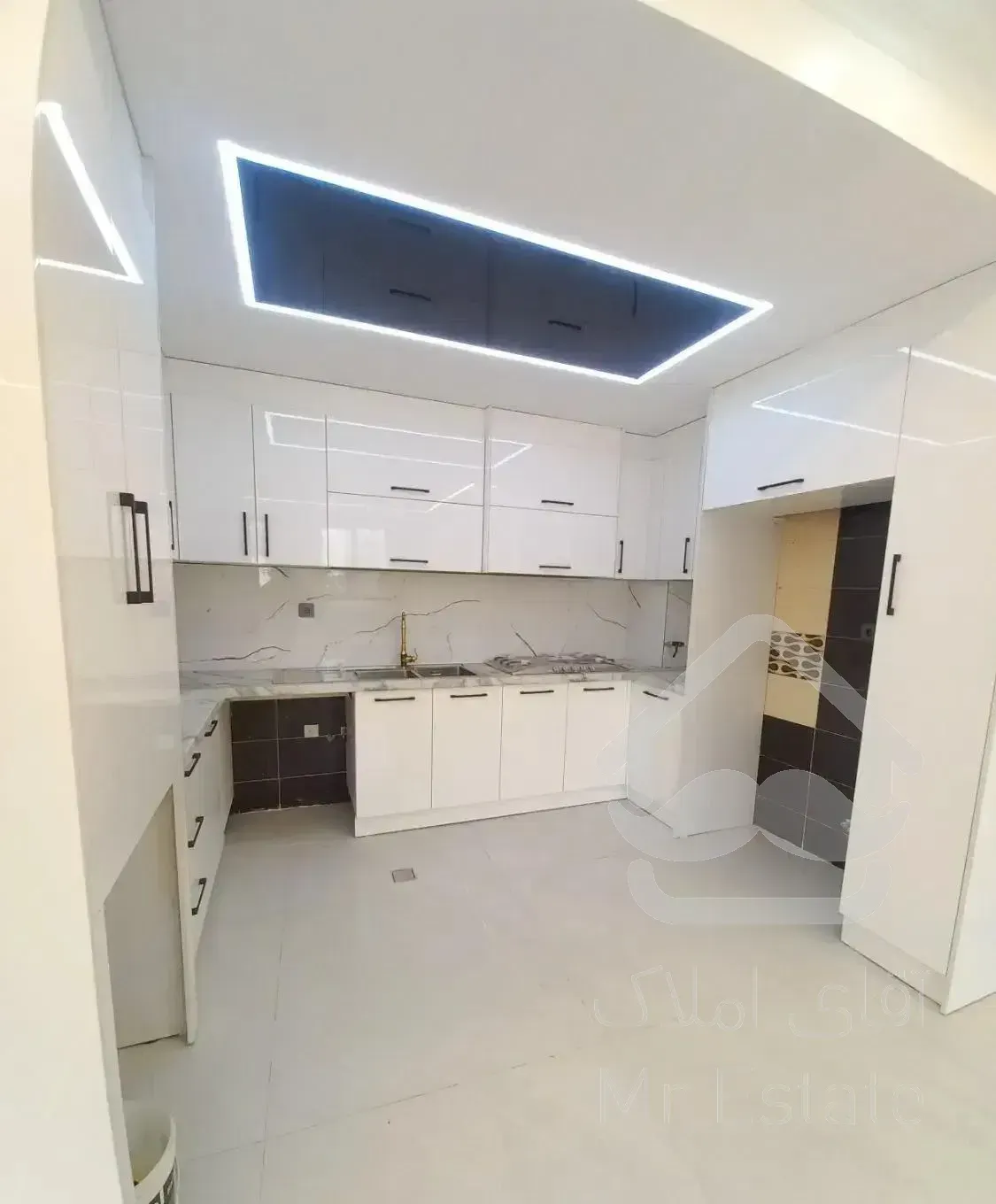 ۹۰ متر کلید نخورده فلکه اول صادقیه