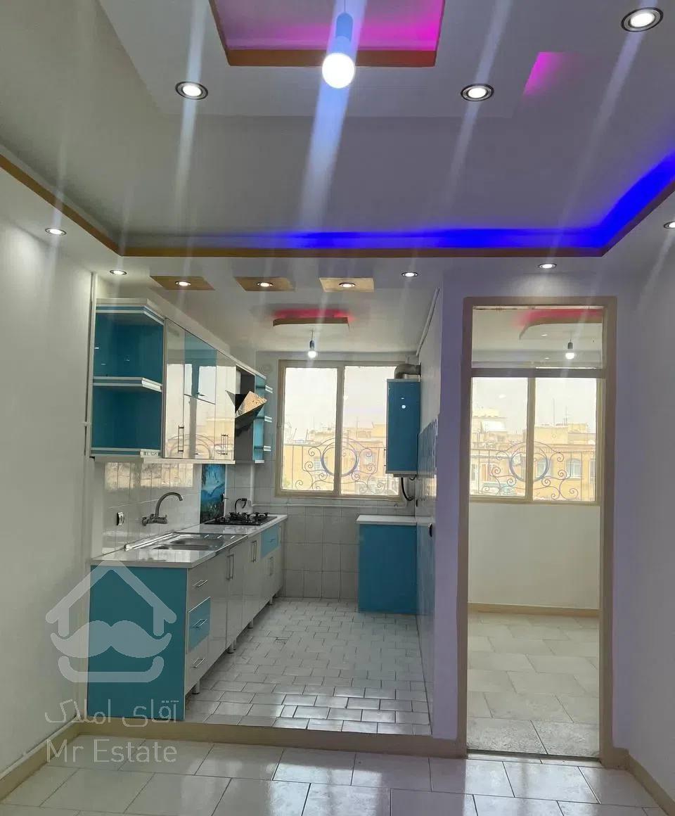 ۴۷ متری رو به نما