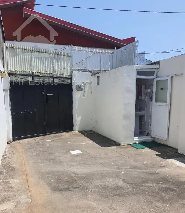 ویلای قدیمی مسکونی (خیابان اطبا)