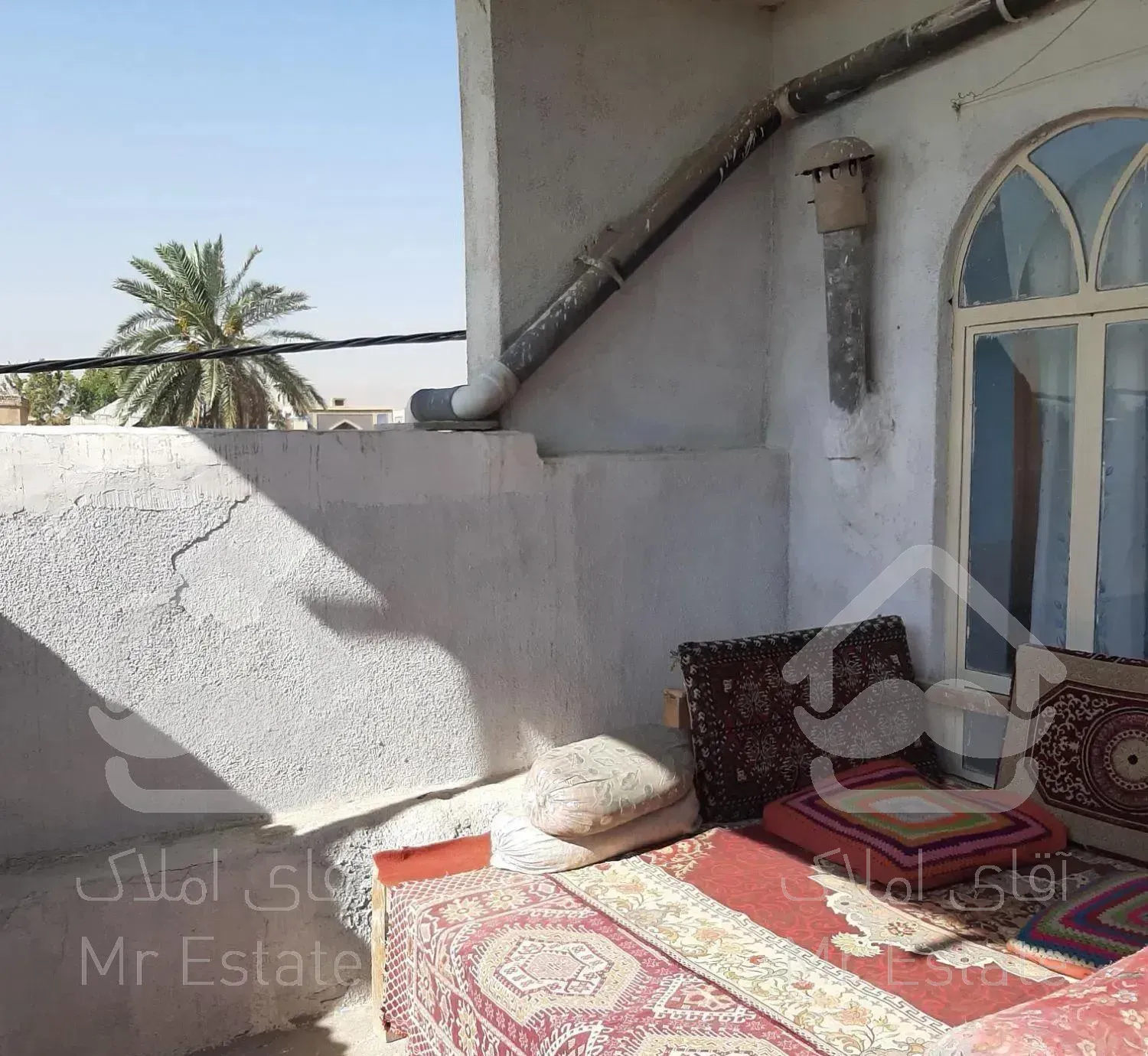 منزل مسافر با حیاط و پارکینگ