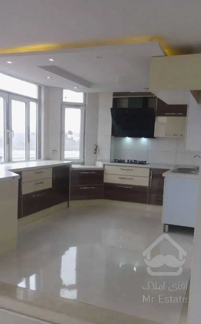 ساختمان ۳ طبقه ۳ واحد طبقه ۲دوم