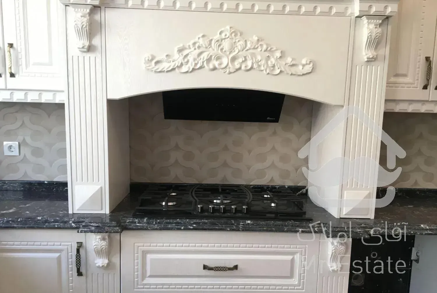 ۱۳۰ متر / ۳ خواب / نوساز کلید نخورده/ تکواحدی