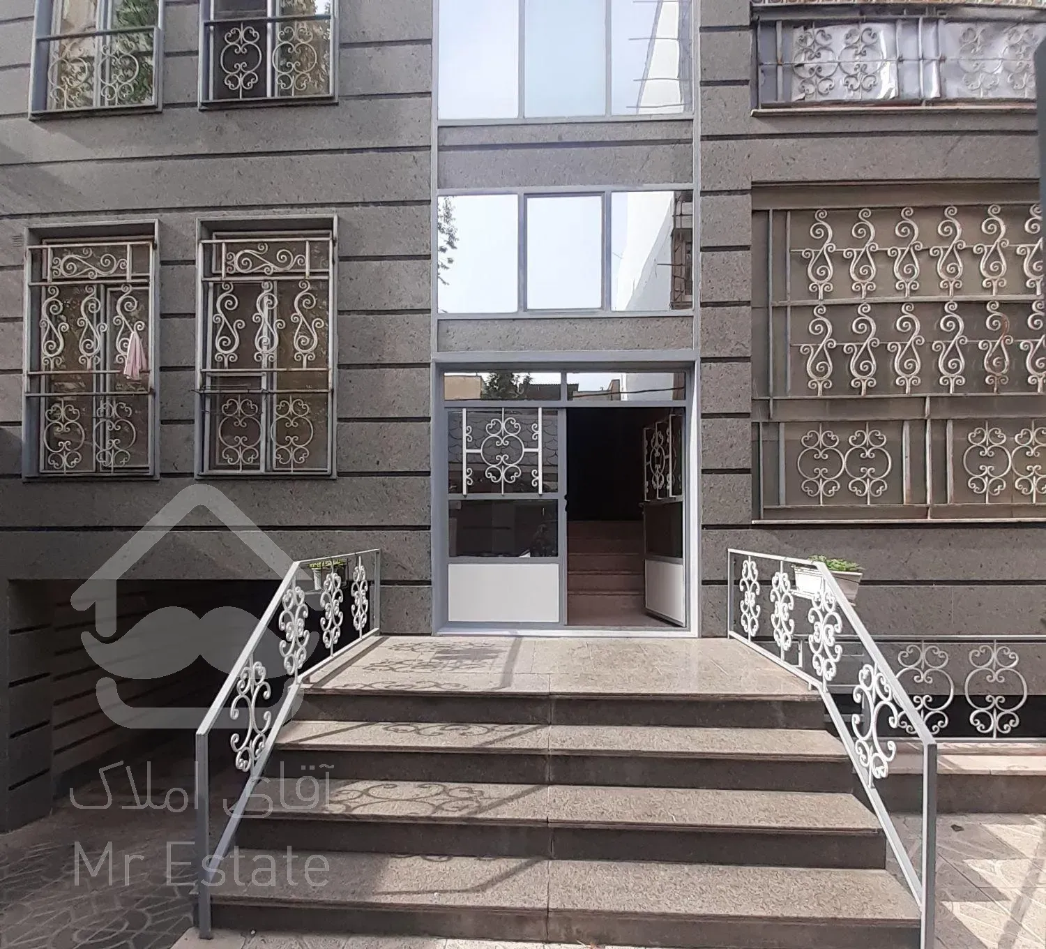 فروش آپارتمان ۱۱۵ متری ۳ خوابه طبقه ۱ در المهدی