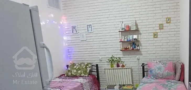 خوابگاه دخترانه هانا ، میدان ونک