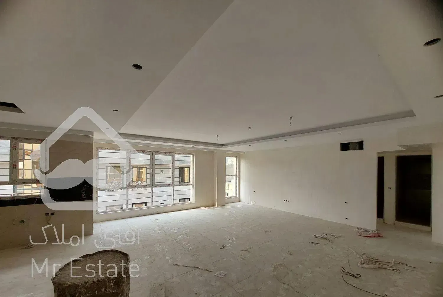 ۱۱۰متر دو خواب(نوساز)فول سراج کاشانی اوقاف سه نبش