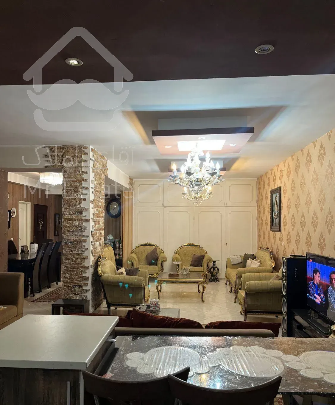 آپارتمان با حیاط اختصاصی