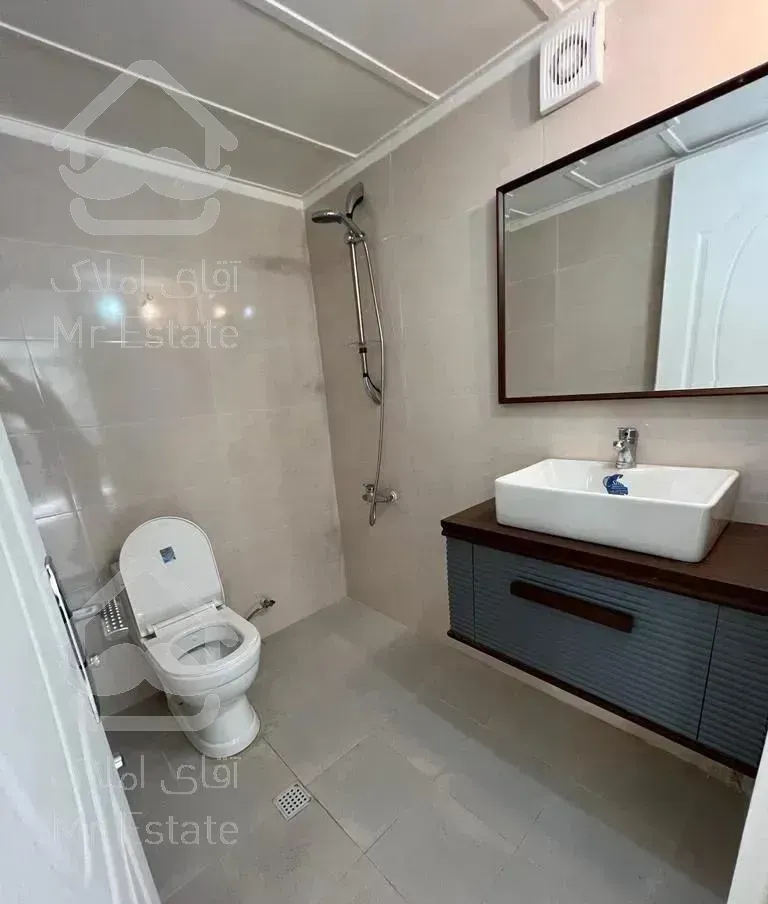 چیذر ۹۰ متر ۲خواب بازسازی شده غرق در نور