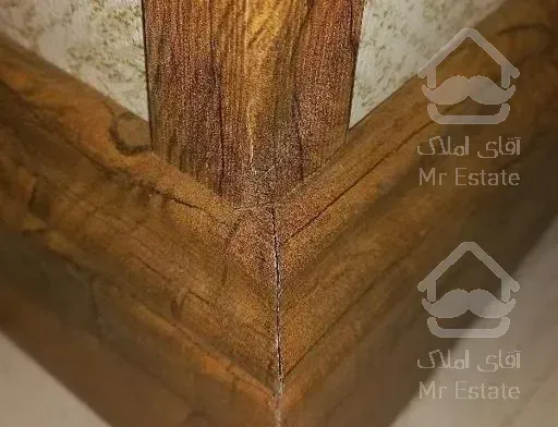نصاب نصب قرنیز و لمینت وتاشو وترمو ودرب چوبی