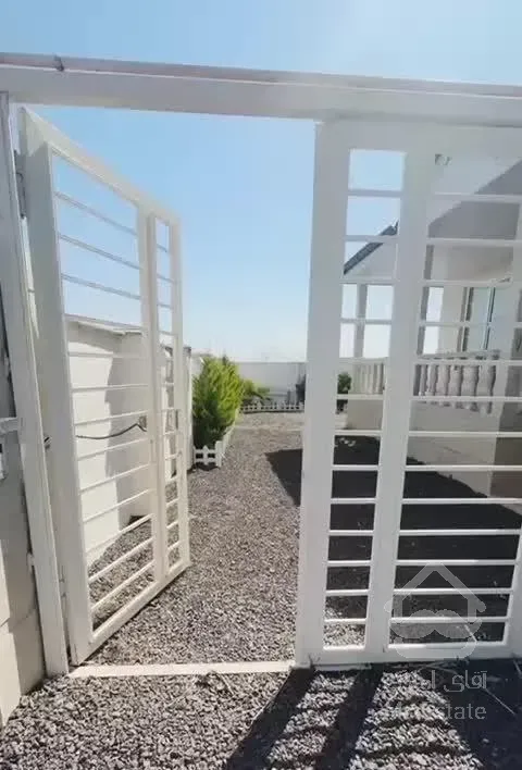 ویلای ۱۰۰متری ساحلی۲ خوابه با سند تک برگ وپروانه