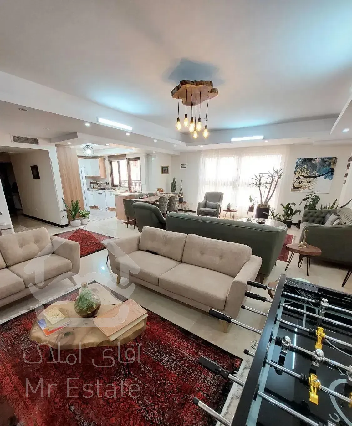 ۱۳۰ متر در حد نوساز/ کلا ۴ تا تکواحدی / طبقه آخر