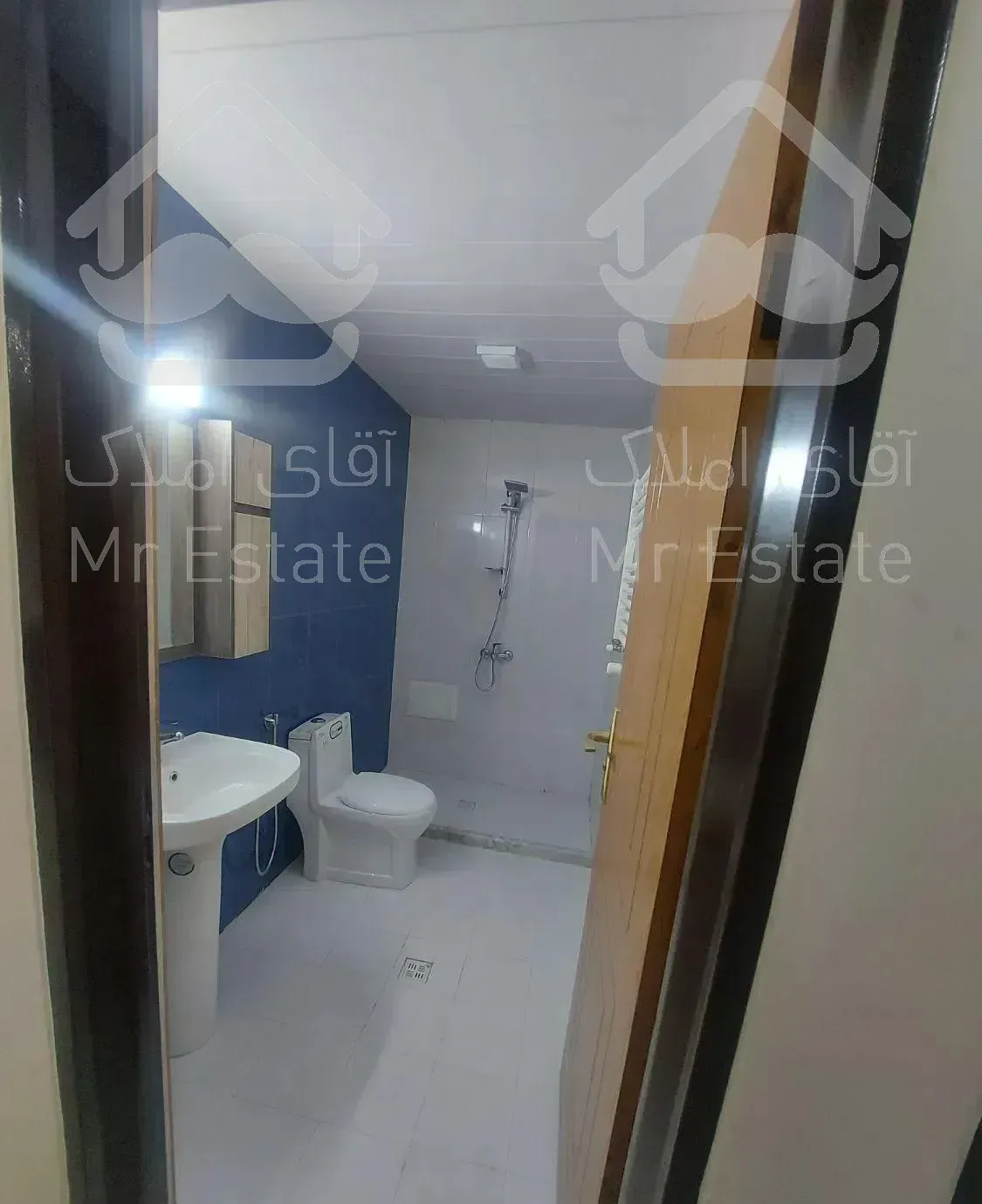 برج  ۱۳۱ متر / سه خواب / کلید نخورده / دریاچه