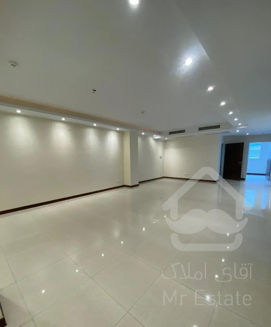 ۱۴۰متر تجریش *فوق شیک برج مطرح و مشاعات هتلینگ*