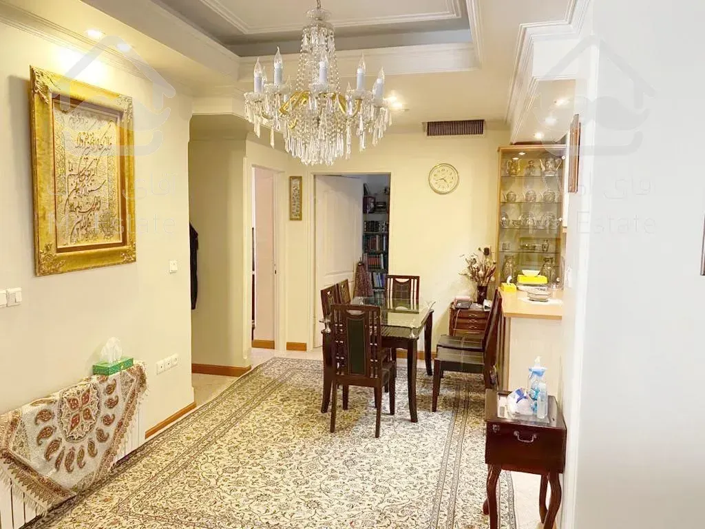 ۱۵۶متر با ۱۵متر انباری . جنوبی . غرق در نور